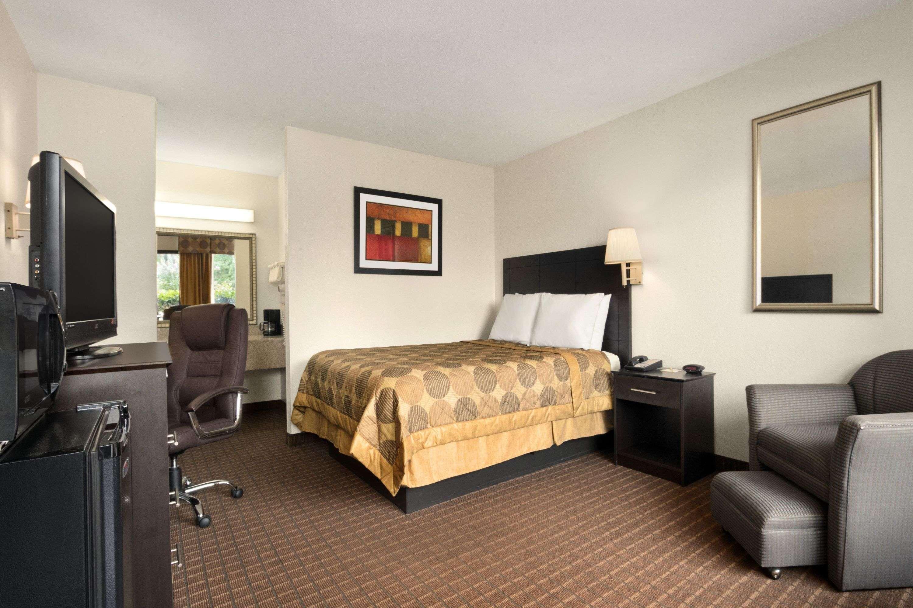 Days Inn By Wyndham Port Royal/Near Parris Island Bagian luar foto