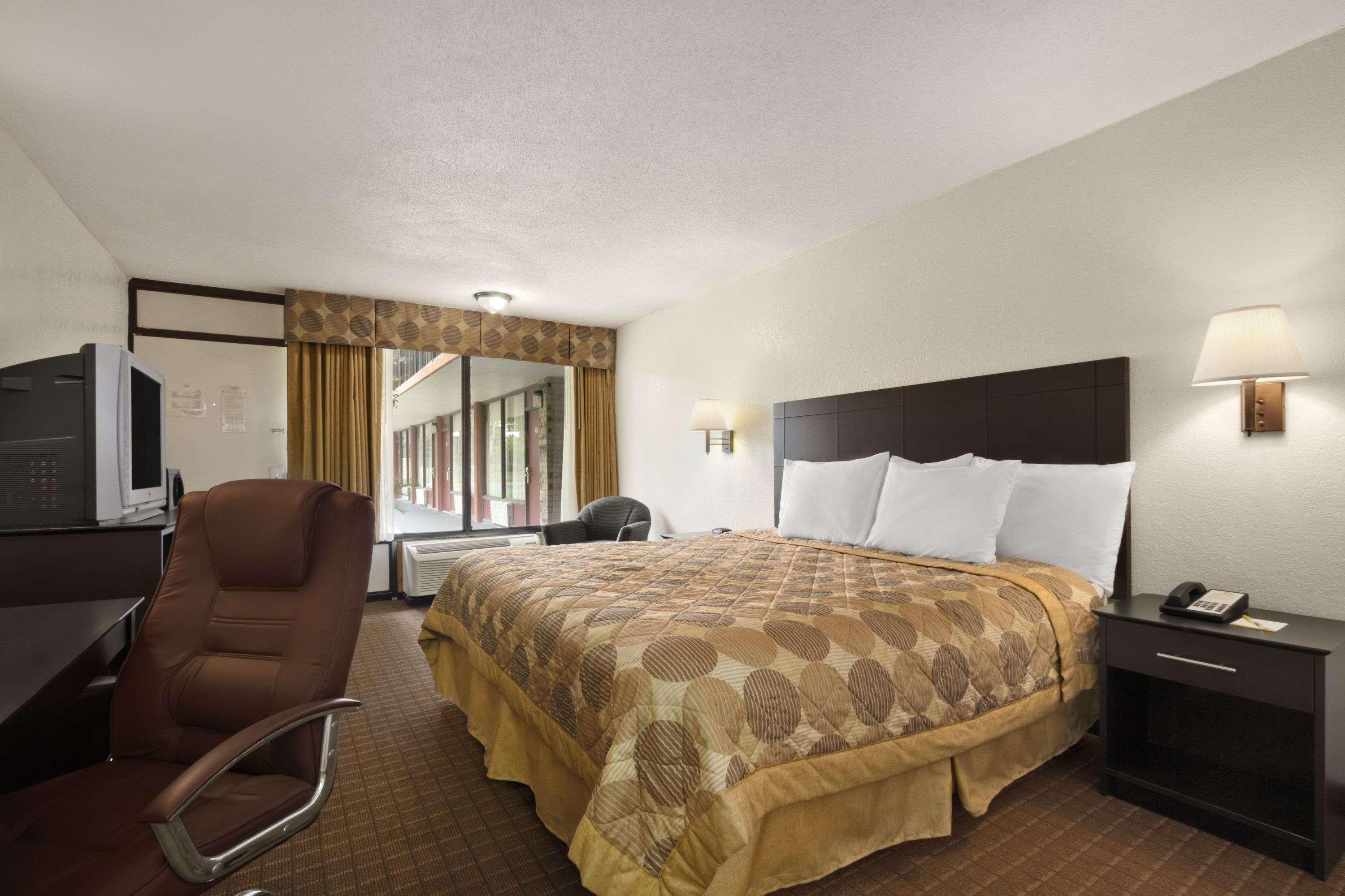 Days Inn By Wyndham Port Royal/Near Parris Island Bagian luar foto