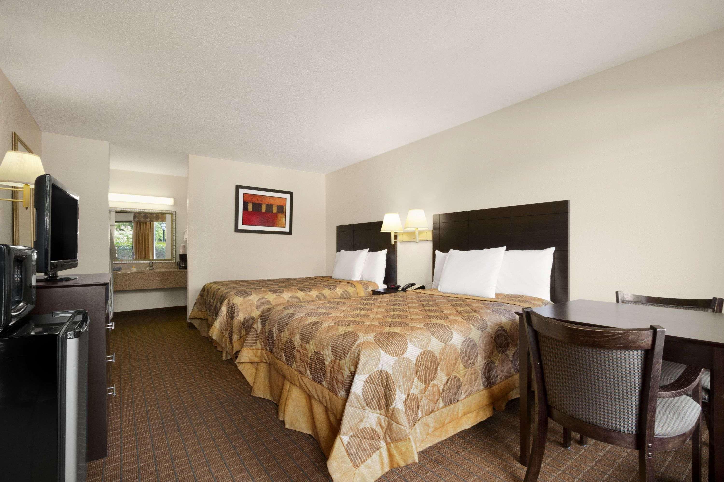 Days Inn By Wyndham Port Royal/Near Parris Island Bagian luar foto