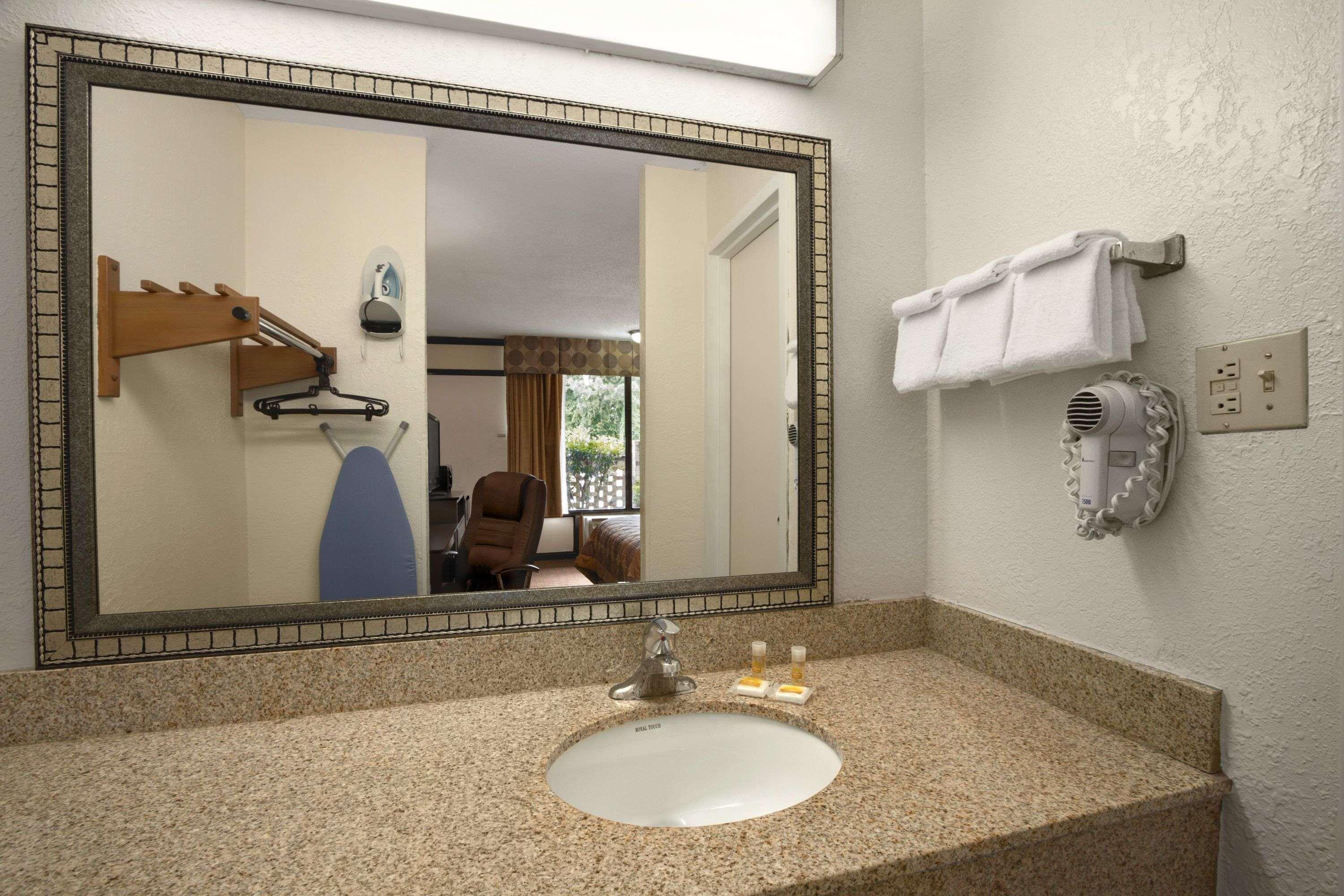 Days Inn By Wyndham Port Royal/Near Parris Island Bagian luar foto