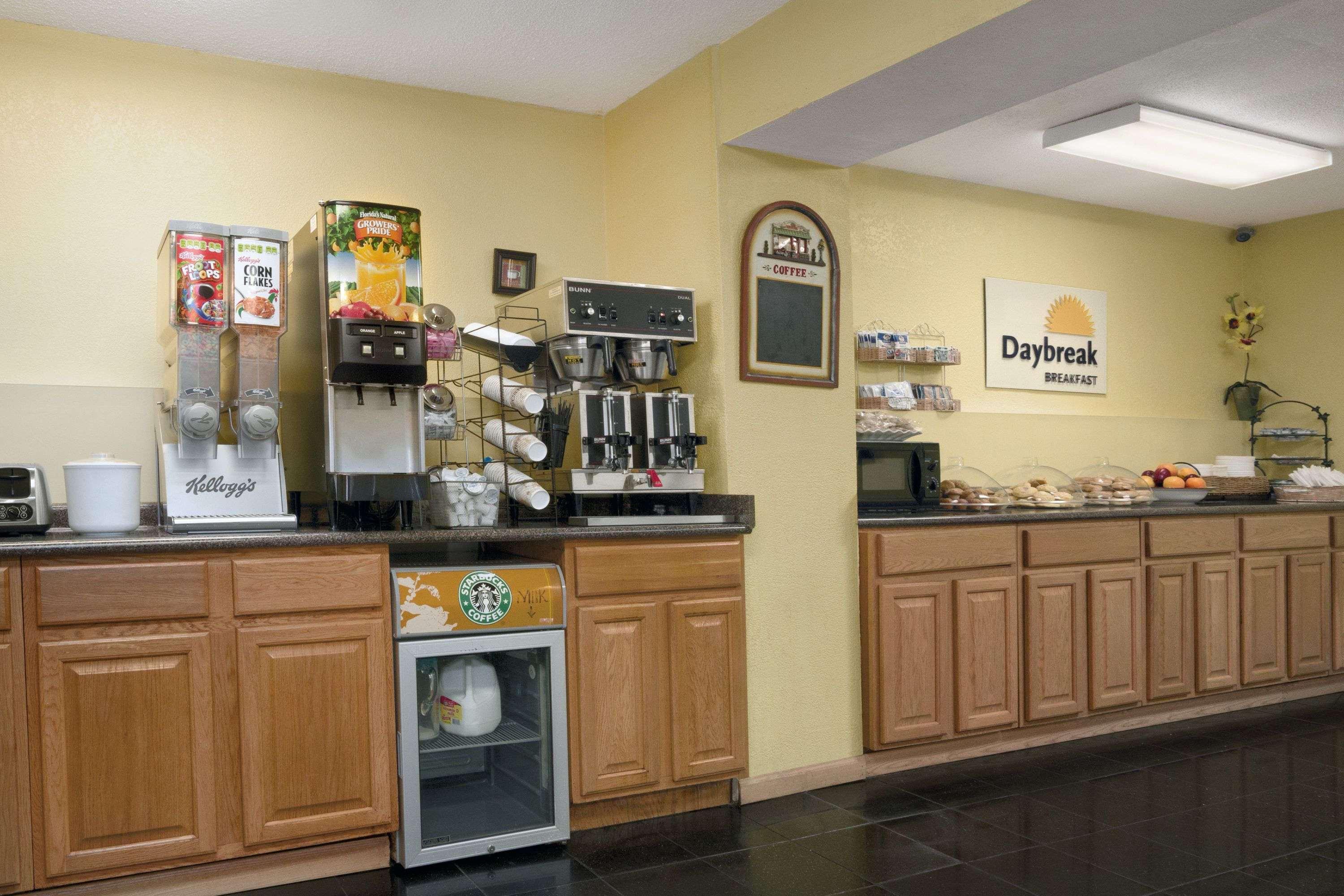 Days Inn By Wyndham Port Royal/Near Parris Island Bagian luar foto